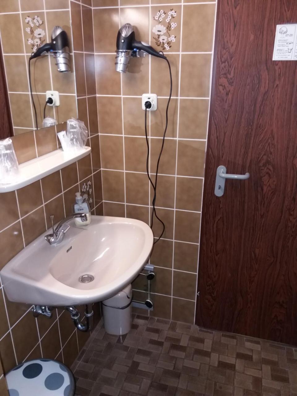 Hotel Aris 萨尔斯塔特 外观 照片